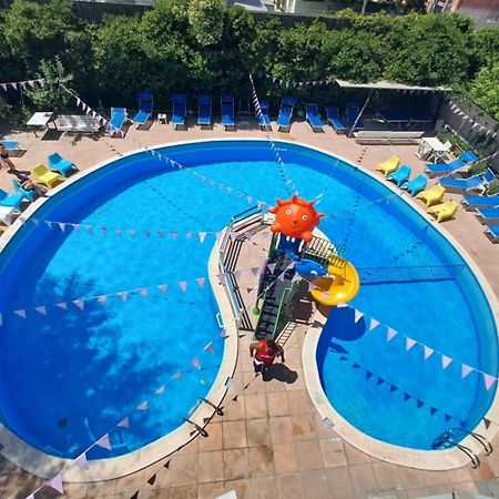 Hotel Trafalgar Ріміні Екстер'єр фото