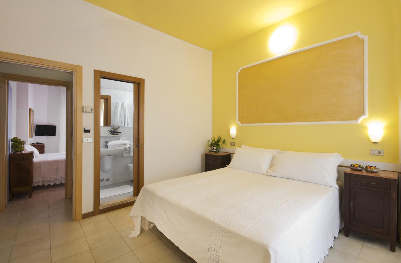 Hotel Trafalgar Ріміні Екстер'єр фото