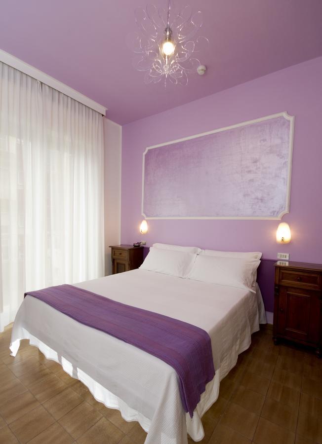 Hotel Trafalgar Ріміні Екстер'єр фото