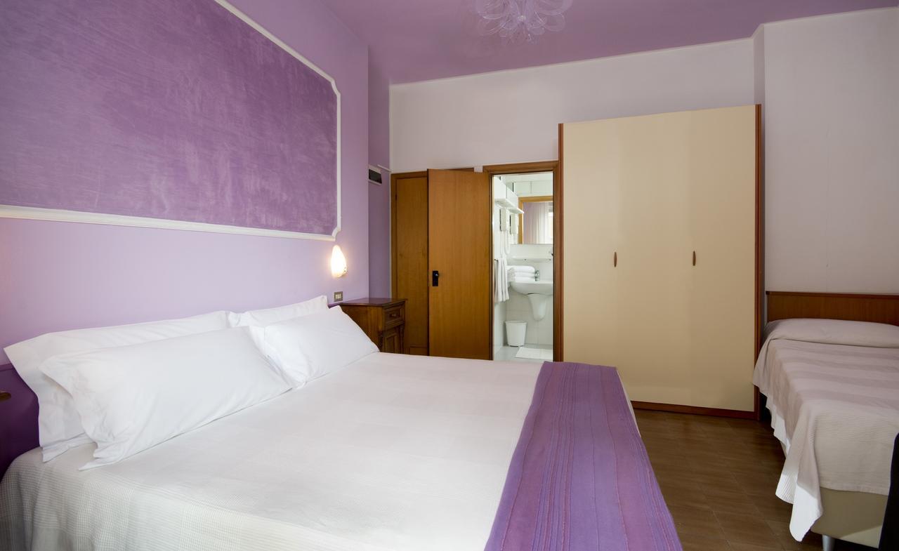 Hotel Trafalgar Ріміні Екстер'єр фото