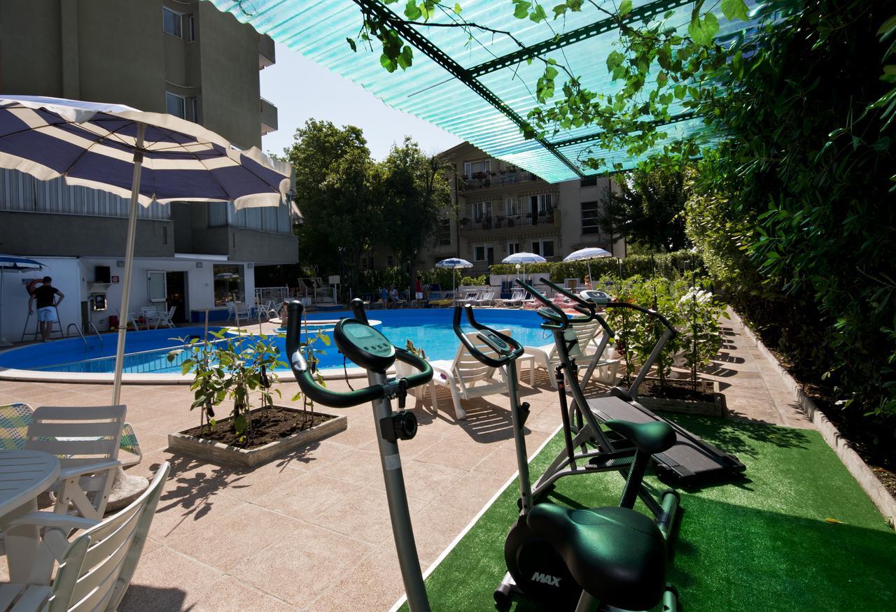 Hotel Trafalgar Ріміні Екстер'єр фото