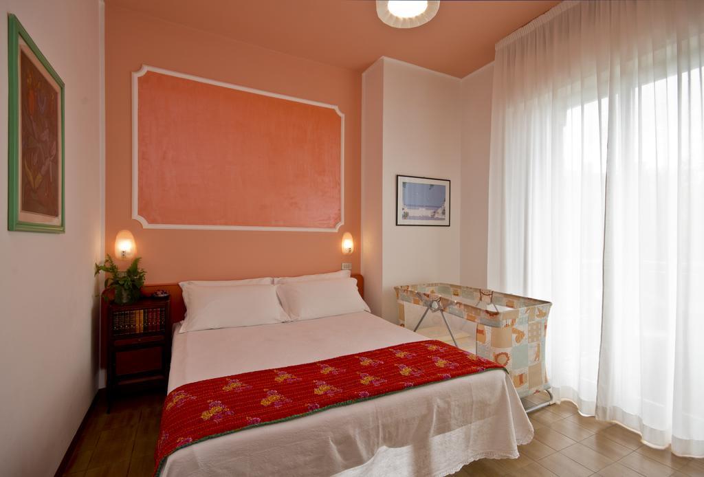 Hotel Trafalgar Ріміні Екстер'єр фото