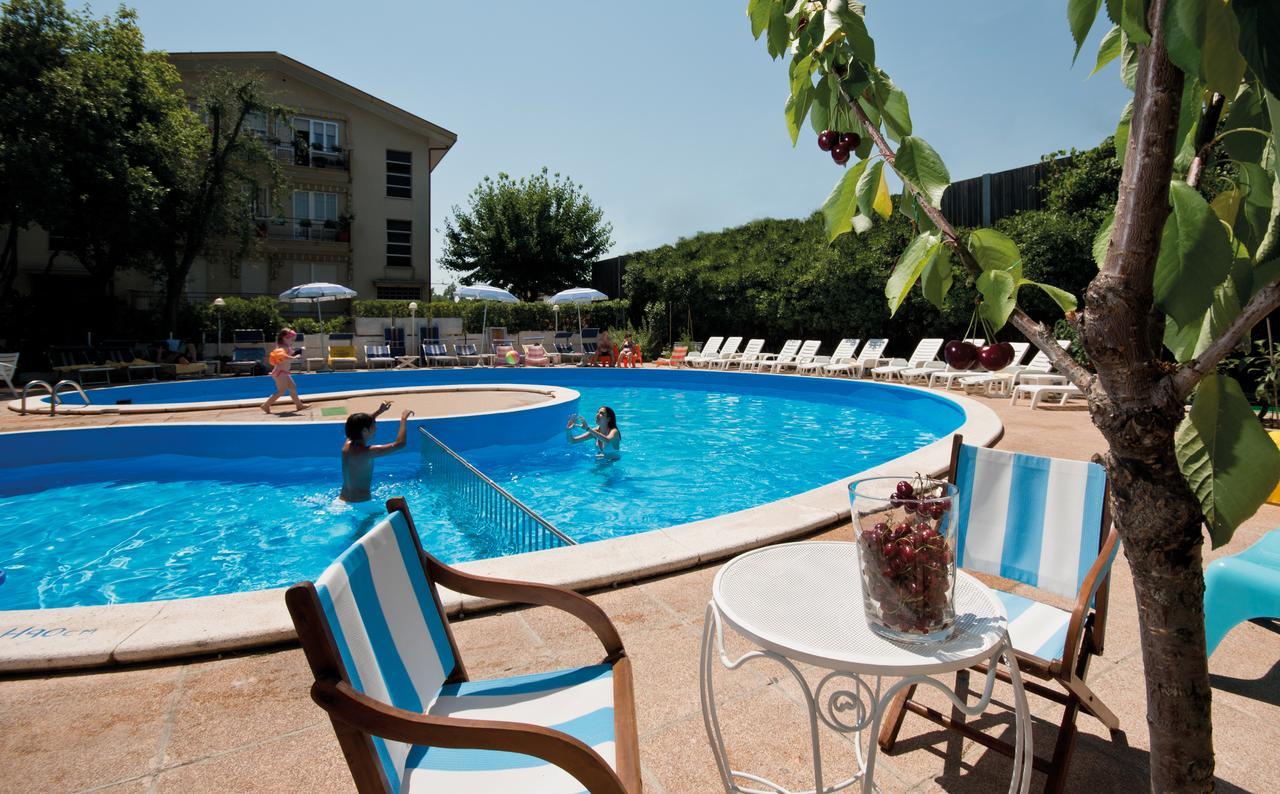 Hotel Trafalgar Ріміні Екстер'єр фото
